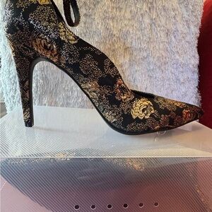 Christian Siriano Black and Gold Floral Jacquard Stiletto